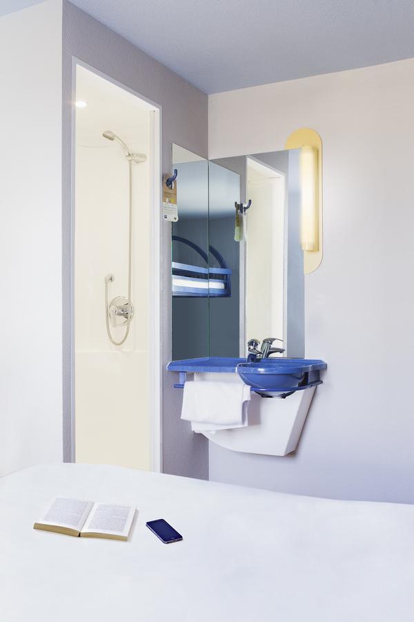 Ibis Budget Bezons Buitenkant foto