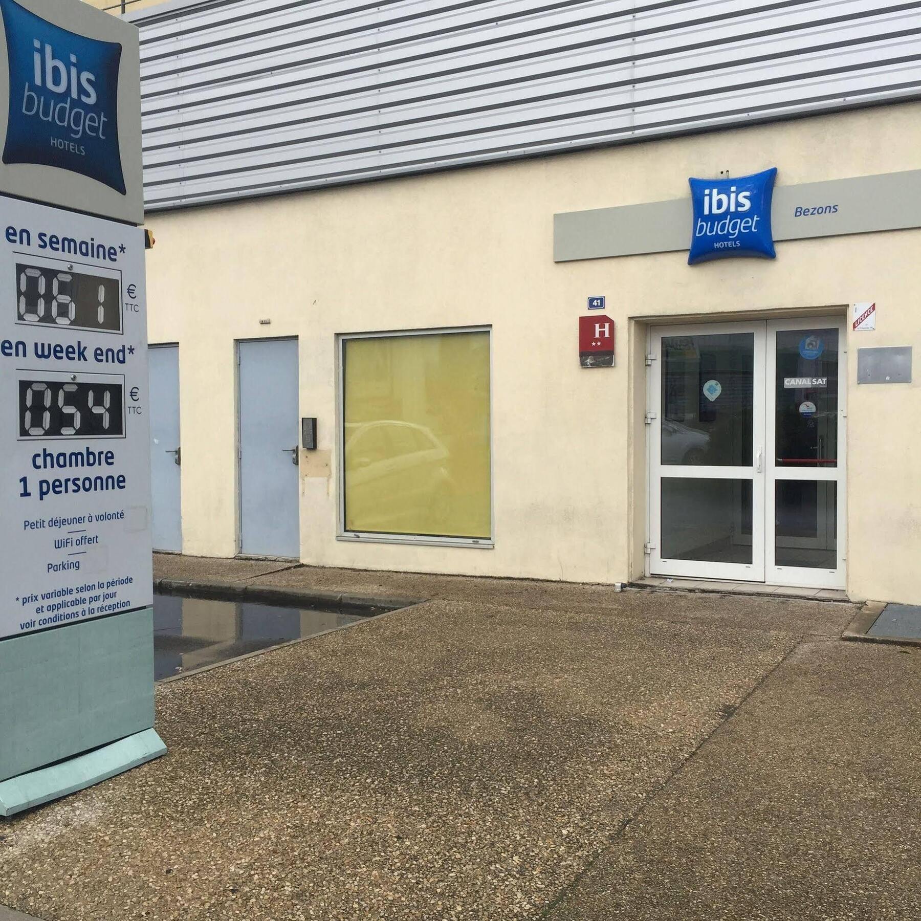 Ibis Budget Bezons Buitenkant foto