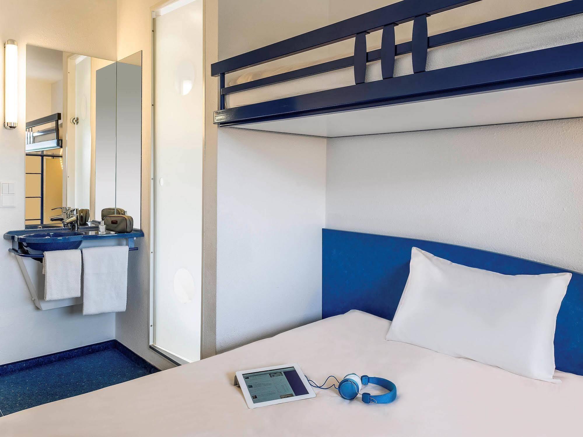 Ibis Budget Bezons Buitenkant foto