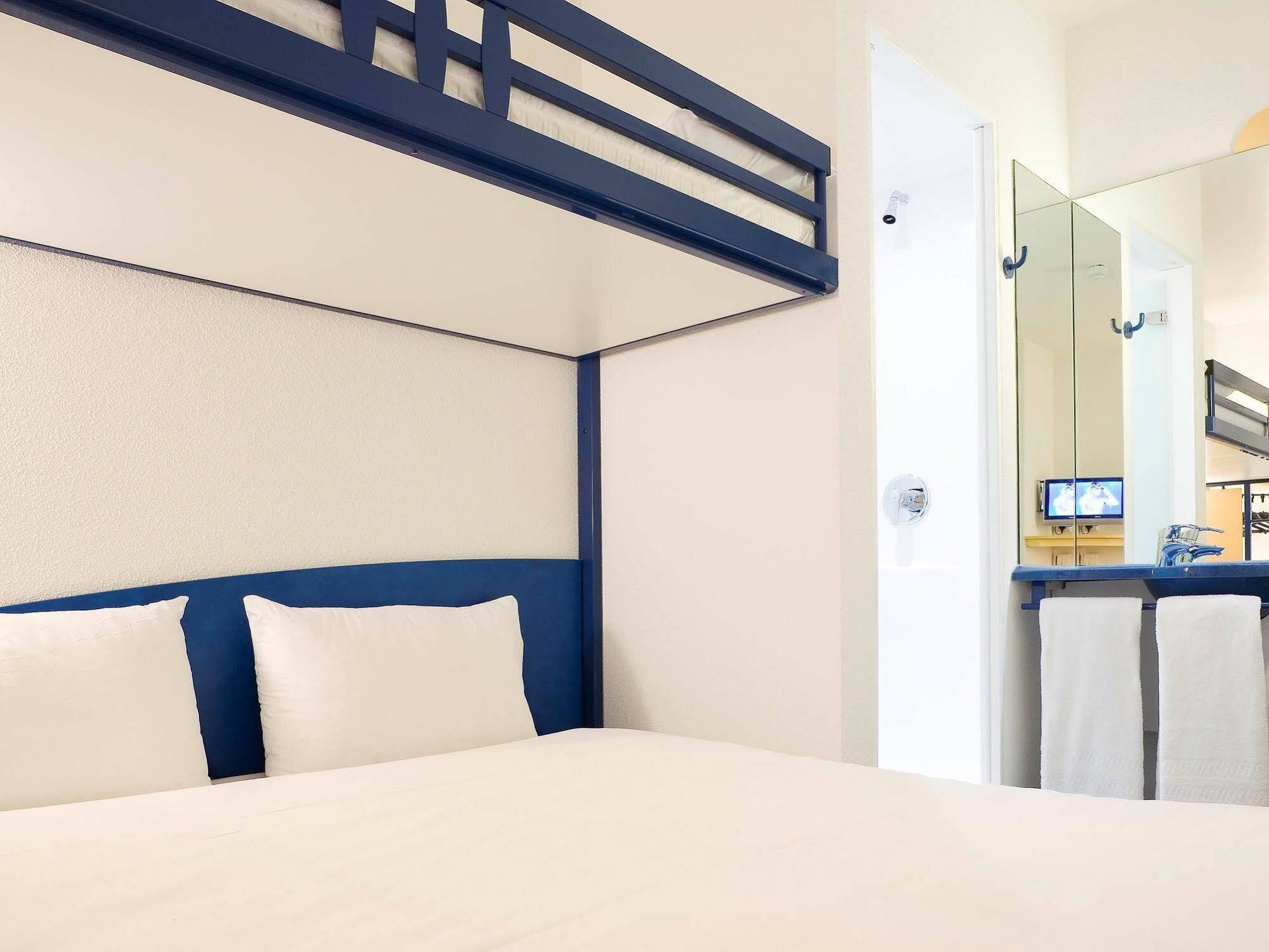 Ibis Budget Bezons Buitenkant foto