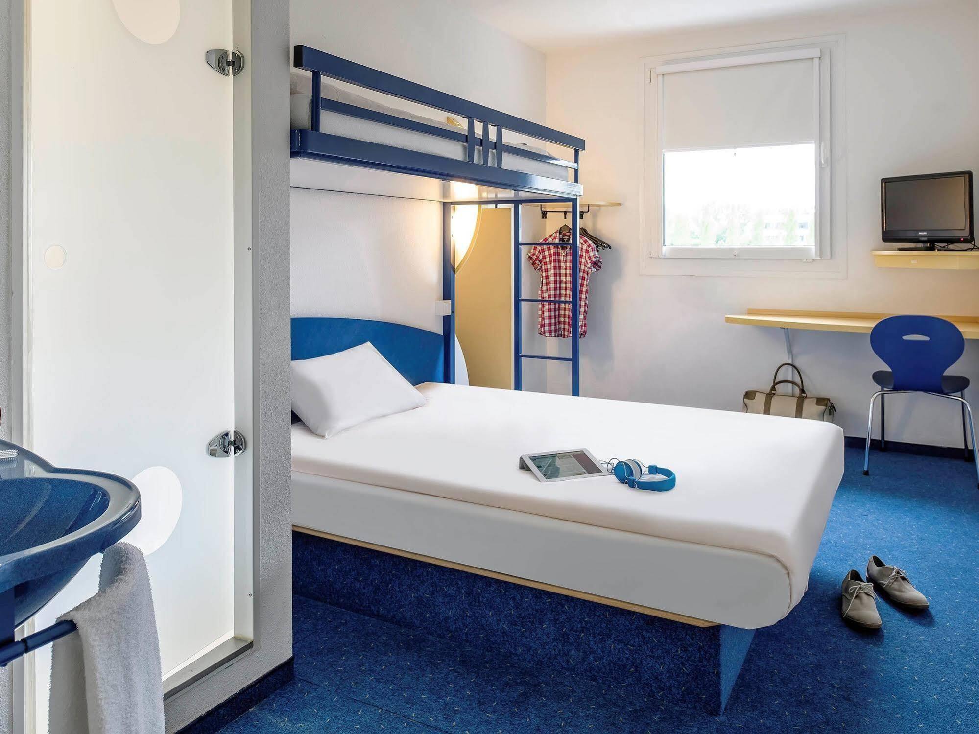 Ibis Budget Bezons Buitenkant foto