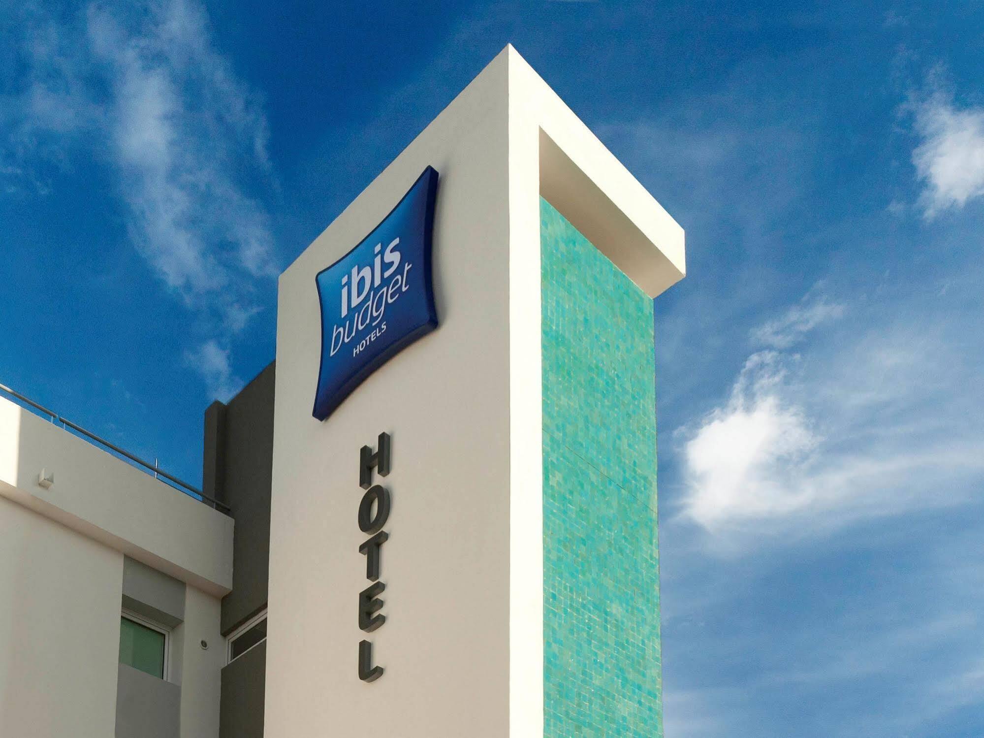 Ibis Budget Bezons Buitenkant foto